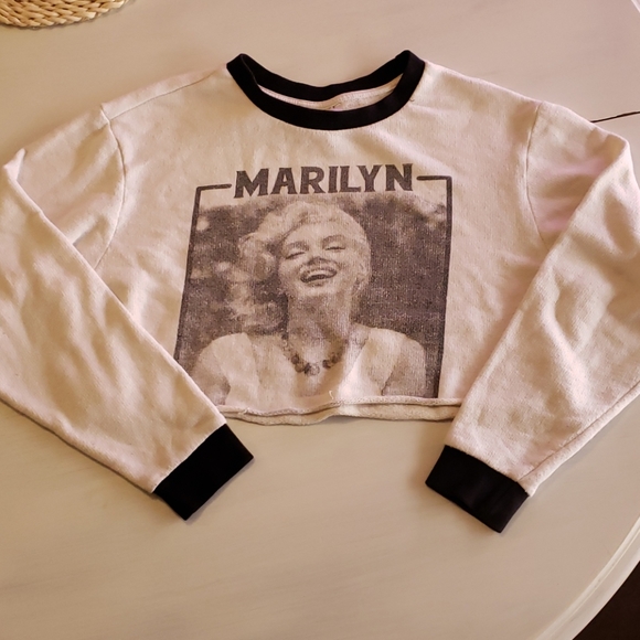 Marilyn Monroe Sweaters - Marilyn monroe cropped crewneck sweater size large